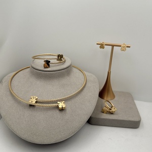 Sming Fashion 4pcs Schmuck Set Bären förmiger Anhänger 18 Karat vergoldet nicht trüben 316L Edelstahl Berühmter Designers chmuck