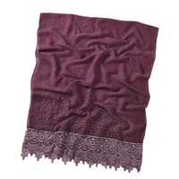 Vente en gros Nouveau design Foulard pour femmes luxe uni brodé avec perles en coton cristal Foulard pour hijab de mariage musulman avec dentelle et fleurs