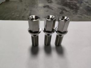 Pernos de Rueda de Aleación de Titanio Personalizados, Pernos de Fijación M12x1.5 M14x1.25 Grado 5 Ti-6Al-4V Acabado Liso para <span class=keywords><strong>BMW</strong></span> Audi Mercedes - Product Image 5