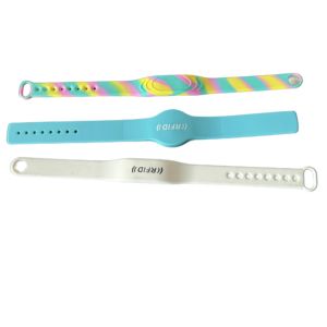 Pulsera de silicona RFID de 13,56 MHz con logotipo para boletos de admisión a eventos - Product Image 3