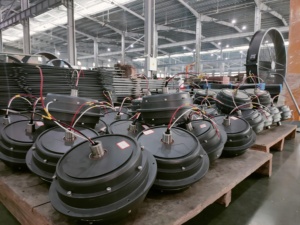 Ventilateurs de gymnase géants IE5 de 1,5 m, ventilation HLVS efficace, amélioration de la qualité de l'air intérieur et extérieur, autoportants, pour usines de fabrication - Product Image 3