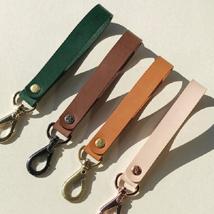 Manufacturer supplies <b>leather</b> keychains, Korean style fresh and cute <b>key</b> pendants, car <b>key</b> gift ornaments. - Product Image 2
