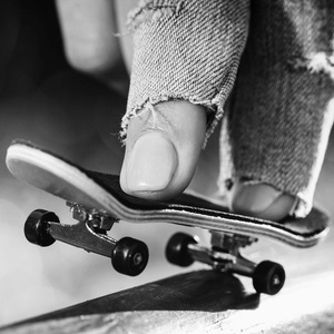 Petite planche à roulettes universelle pour doigts de 34 mm, petites planches à roulettes et vélos pour doigts en plastique - Product Image 4