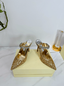 Escarpins Jimmy tendance avec chaîne de diamants et décoration de bracelet, talons aiguilles ajustés, dessus orné de diamants étincelants - Product Image 4