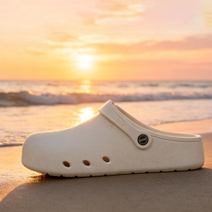 Zuecos Eva de Punta Cerrada Unisex Antideslizantes para Uso en Exteriores, Playa y Jardín, Blancos y Negros, Talla 3076 - Product Image 2