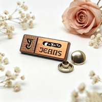 Accessoires vestimentaires en gros : Étiquettes métalliques bicolores en alliage de zinc, badges à rivets personnalisés en relief pour jeans et vêtements décontractés