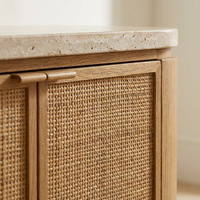 Commode Japandi à 6 tiroirs en rotin avec plateau en travertin, meuble de rangement en bois de luxe pour projets hôteliers et villas