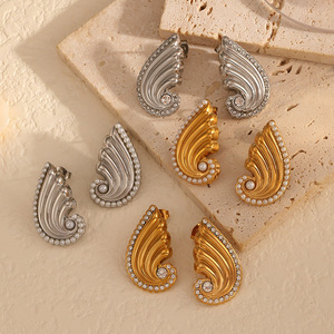Pendientes con forma de ala, diseño de lágrima con incrustaciones de perlas en oro y plata para mujer, joyería de moda para fiestas. - Product Image 2