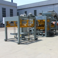 Machine à blocs creux entièrement automatique QT4-15 pour ligne de production de briques en béton