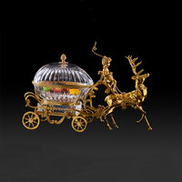 Salon européen Chariot de cerf en cuivre Boîte en cristal de luxe Maison américaine Cheminée Porche Cave à vin Décoration