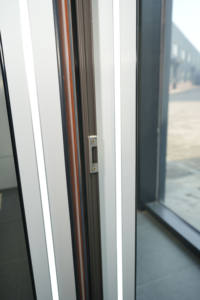 מערכת חלונות צרפתיים מודרניים מסדרת FEM60 של Faermu, עם מסגרת אלומיניום, בידוד אקוסטי ואטימה מפני מזג אוויר. - Product Image 6