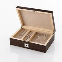 Boîte de rangement de luxe en bois pour bijoux et montres, doublure en daim, compartiments à verrouillage, finition mate faite à la main, emballage personnalisable