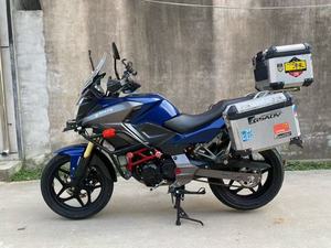 Moto d'occasion à deux places avec carrosserie en aluminium, design à trois compartiments, port de charge USB et écran LCD – <span class=keywords><strong>Motos</strong></span> sportives - Product Image 3