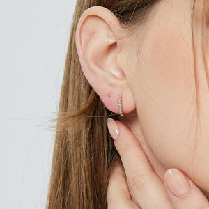 Pendientes de aro chapados en oro de 14 quilates Vintage para mujer, circonita étnica geométrica, Huggies, clásico cristiano, aleación hecha principalmente a la moda - Product Image 3