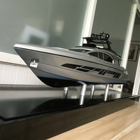 Jet ski, yacht sportif avec moteur, super mini yacht à voile, yacht de luxe, modèle de bateau de luxe