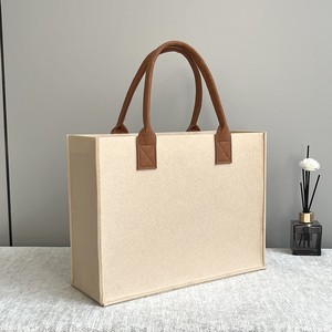 Bolsa de Regalo de Fieltro No Tejido, Bolso Tote con Color y Logotipo Personalizables, Impresión de Alta Calidad, Tamaño Personalizado, Origen China - Product Image 3