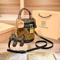Sacs bandoulière imperméables en PVC de marque avec chaînes, sacs à l'épaule populaires avec fermetures éclair, vente en gros disponible