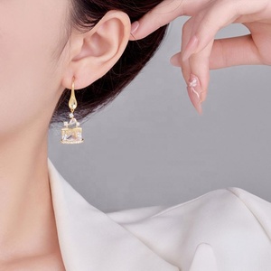 Pendientes de Botón Asimétricos de Moda Francesa para Mujer, Estilo Retro, Geométricos, de Cobre y Circonita, con Diseño de Copa de Agua, de Alta Gama, con Temperamento Exclusivo - Product Image 4