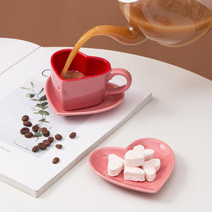 Ensemble tasse et soucoupe à café en céramique en forme de cœur, rouge rose uni, pour la maison ou en cadeau - Product Image 3