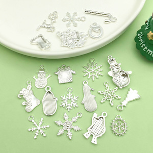 Pendentifs de Noël en alliage de zinc argenté pour la fabrication de bracelets, accessoires de bijoux DIY, formes variées : flocon de neige, Père Noël, clochettes - Product Image 2