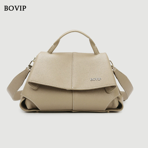 Bolso T-62 Minimalista de Cuero Suave, Estilo Satchel Trio, Versátil, con Asa Superior y Correa Cruzada, en <span class=keywords><strong>Tonos</strong></span> Neutros, para el Día a Día y Salidas Informales - Product Image 4
