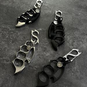 Streetwear Robuster Metall-Schlüsselanhänger im Industriestil, Fingerring, Taschenanhänger, Ästhetisches Taillenornament für Jeans, Herren und Damen - Product Image 1