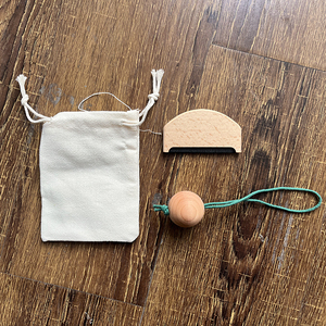 Ensemble de peignes à laine en bois personnalisés avec logo, pour éliminer les bouloches des pulls, avec sac et boules de cèdre - Product Image 2
