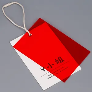 फैक्टरी मूल्य के साथ कस्टम डिजाइन मुड़ा जुर्राब टैग पिछलग्गू लोगो पुनर्नवीनीकरण स्विंग वेनिला कागज लटका टैग के साथ प्लास्टिक सील स्ट्रिंग टैग