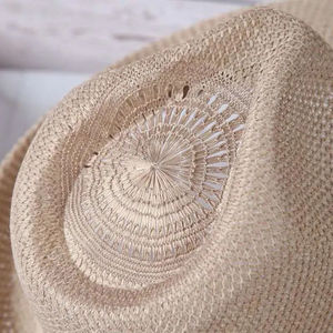 Cappello di paglia estivo da spiaggia con visiera rialzata per protezione solare, ideale per persone di mezza età e anziani. - Product Image 4