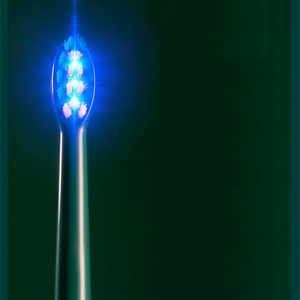 แปรงสีฟันโซนิคอัจฉริยะแบบพกพา พร้อมไฟ LED สีฟ้า ฆ่าเชื้อแบคทีเรีย ชาร์จไฟได้ สำหรับทำความสะอาดช่องปาก - Product Image 4
