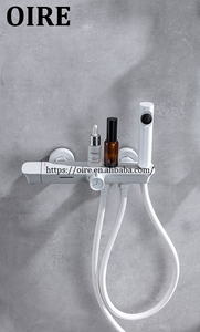 Mitigeur de <span class=keywords><strong>douche</strong></span> haute pression chaud et froid avec pistolet pulvérisateur coulissant mural en cuivre pour salle de bain - Product Image 2