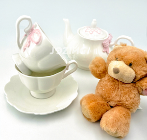 <span class=keywords><strong>Set</strong></span> da Tè in Ceramica con Teiera da 500 ml e <span class=keywords><strong>Due</strong></span> Tazze da 250 ml con Piattino, Design Carino con Fiocco, Prezzo all'Ingrosso - Product Image 3