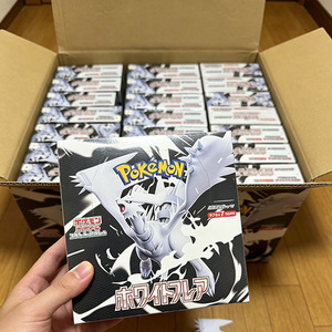 <span class=keywords><strong>Caja</strong></span> de Regalo de Cartas Coleccionables Pokémon TCG Japón SV11W Pure White Flash, <span class=keywords><strong>Caja</strong></span> Sellada - Product Image 1