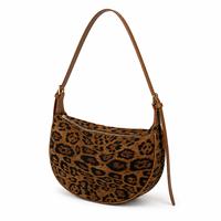 Sac à bandoulière demi-lune imprimé léopard tendance pour femme, sac à main hobo décontracté en cuir PU avec sangle à boucle dorée