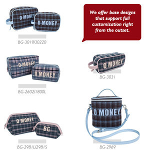 Bolsas <span class=keywords><strong>de</strong></span> Maquillaje y Cosméticas - Para Mujeres, Suave Terry, Bordado, Fluffi Teddy Peluche, Rosa, Cerezas, Logo Personalizado - Product Image 4