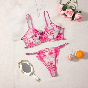 Ensemble de lingerie sexy léger en maille semi-transparente avec soutien-gorge à armatures et string à fleurs brodées, taille plus, nouvelle mode 2026 pour femmes - Product Image 1