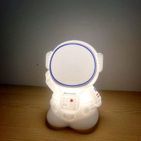 Lampe LED tactile en silicone rechargeable USB, petite lampe de chevet à intensité variable, mignonne lampe astronaute pour enfants, veilleuse pour bébés