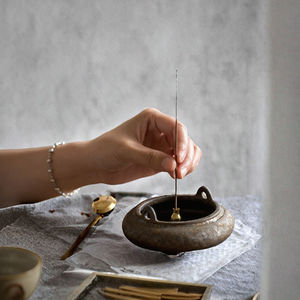 Porte-encens et plateau en céramique chinois éco-responsable à trois pieds MINGSHUO modèle 1799, diffuseur d'aromathérapie zen, accessoires pour le thé - Product Image 3