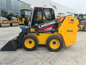 Cargadora compacta LiuGong 355C para renovación urbana, demolición y construcción de tuberías municipales en espacios reducidos - Product Image 1