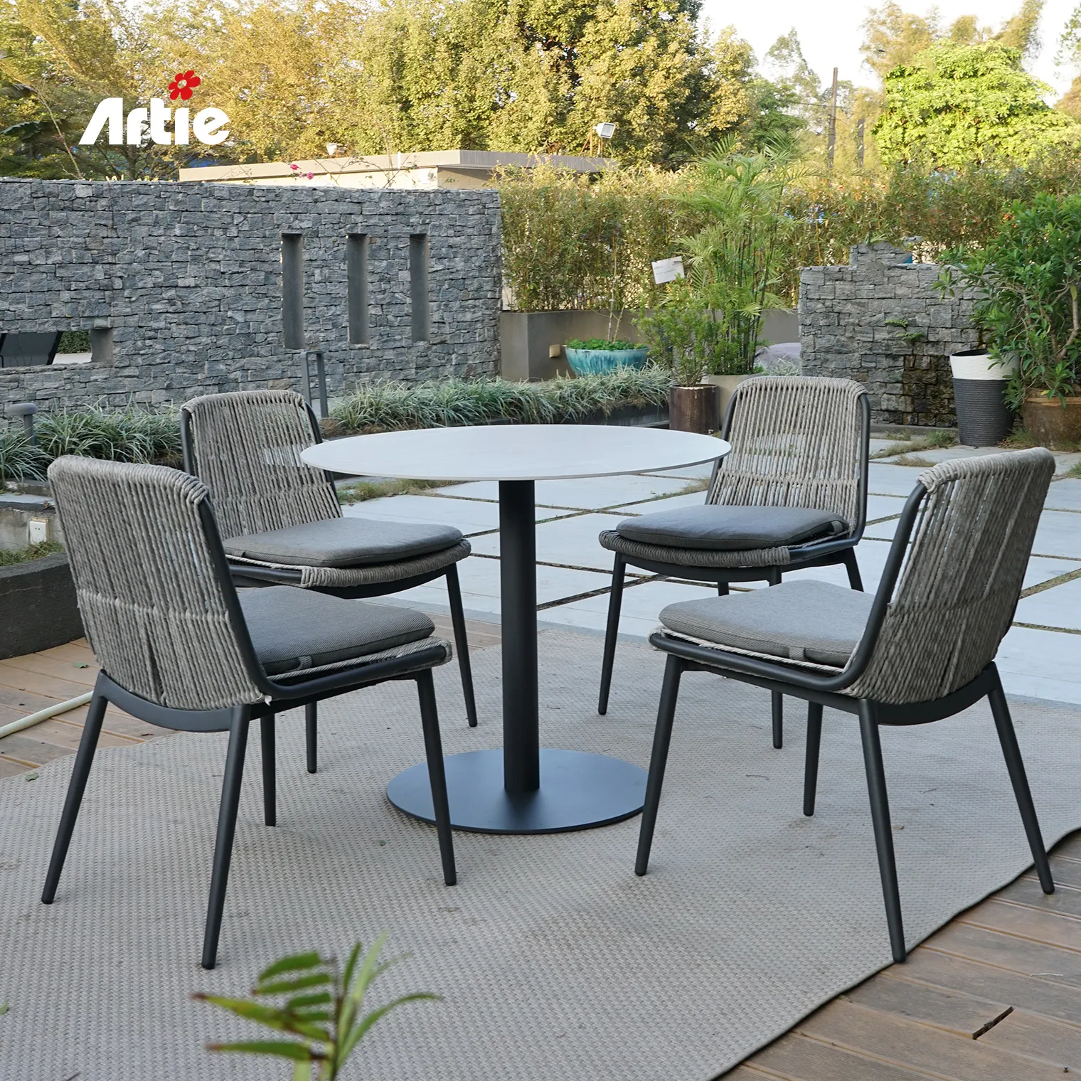 Artie Rattan Outdoor Furniture Juego de muebles de patio Mesa y sillas Muebles de jardín Juego de mesas de comedor al aire libre