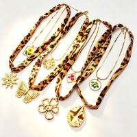 Collier ras du cou superposé pour femme, motif léopard, en acier inoxydable, avec pendentif en résine époxy et fleurs séchées, design de niche, style transfrontalier