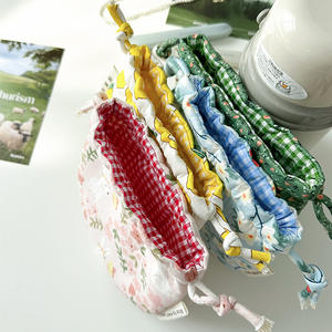 批发定制甜美可爱雏菊图案抽绳收纳袋清新小碎花布质零钱包和口红袋 - Product Image 4