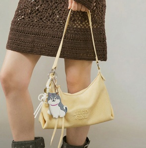新発売 PUレザー製 犬の漫画風フルーツアニマルデザインのかわいいコレクション AirTagポーチペンダントキーホルダーハンドバッグチャーム - Product Image 2