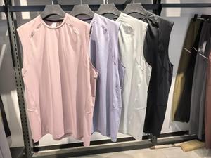 เสื้อกีฬาออกกำลังกายผู้ชาย ทรงปกติ ผ้าโพลีเอสเตอร์ 100% แห้งเร็ว ต้านเชื้อแบคทีเรีย ออกแบบโลโก้ได้ตามต้องการ - Product Image 4