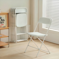 Chaise d'hôtel pliante moderne en gros à prix abordable, avec cadre en fer, coussin en mousse, dossier solide, empilable et portable pour événements et repas