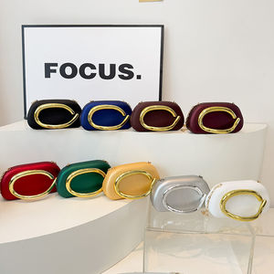 Bolso de Noche de Acrílico Estilo Vintage para Damas. Con decoración de cadena. Diseñado por el diseñador de la marca.6050 - Product Image 6