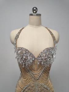 Vestido de noche sin mangas y sin espalda Nit Club Rnestone Cain con cuello halter y cristales brillantes para fiesta de graduación - Product Image 6