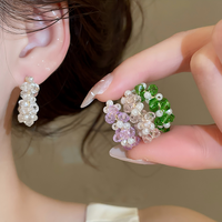 Anting Hoop Manik-Manik Buatan Tangan Bunga Daisy Warna-Warni Lingkaran Kecil Berlapis Emas Gaya Korea Perhiasan Lucu Hadiah untuk Wanita