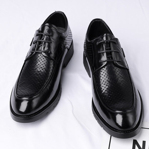 รองเท้าหนังผู้ชายแบบเจาะรู สีดำ ระบายอากาศได้ดี แบบผูกเชือก สำหรับงานแต่งงาน ทรงอ็อกซ์ฟอร์ด หัวแหลม สไตล์ธุรกิจ - Product Image 2