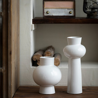 Vase en céramique moderne minimaliste peint à la main avec glaçure colorée, arrangement floral haut de gamme pour le bureau ou le salon